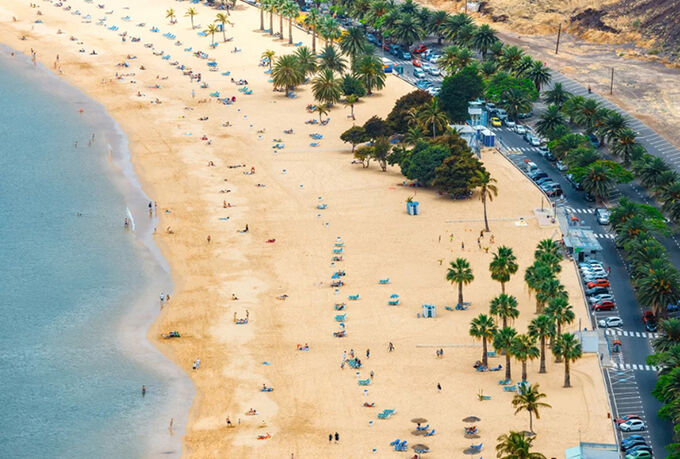 Bãi biển Playa de Las Teresitas