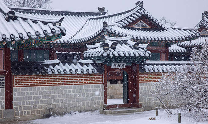 Tuyết rơi ở Gyeongbokgung